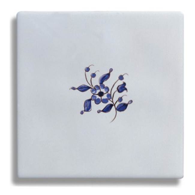 Herbeau ''Duchesse'' Small Central Pattern Tile in Moustier Bleu
